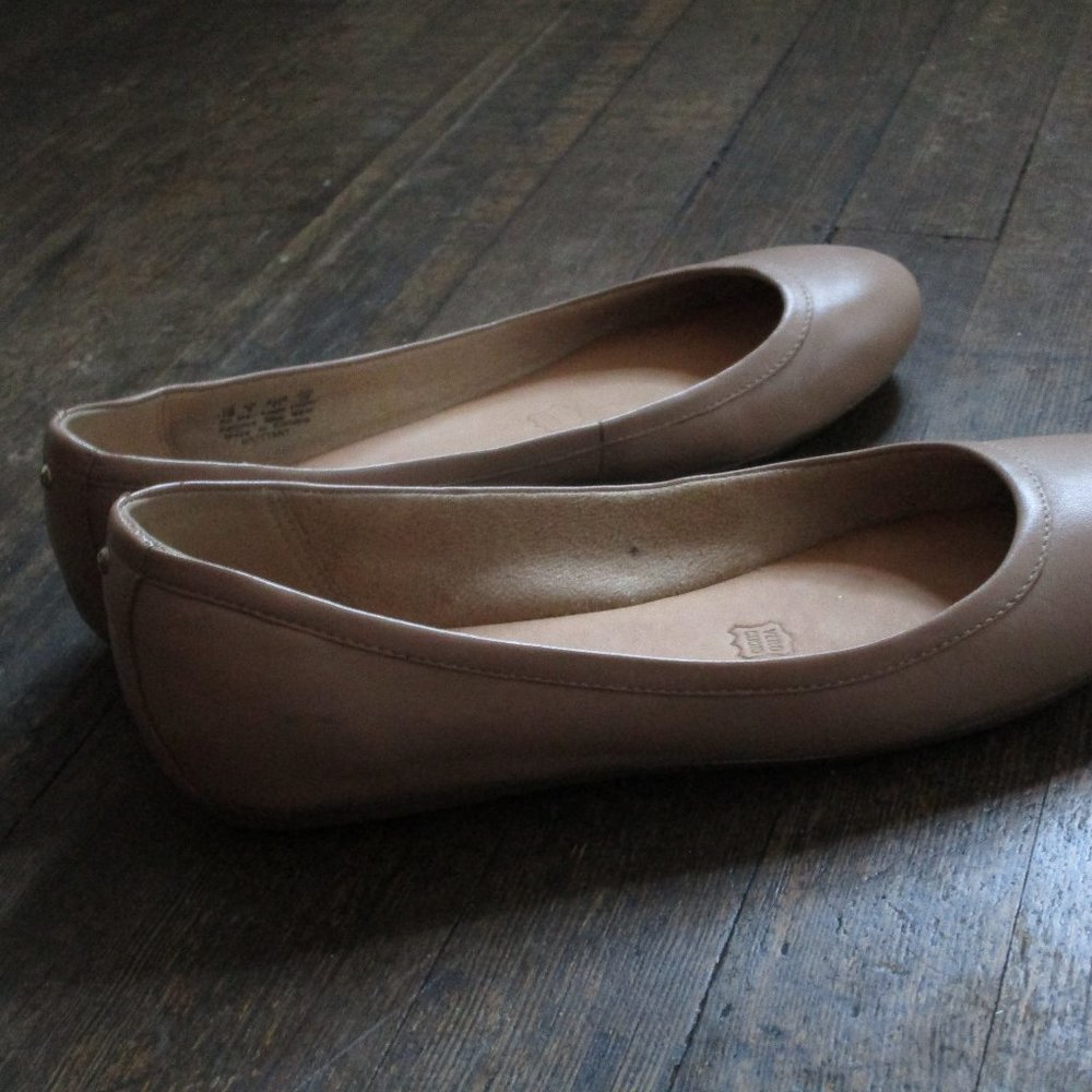 Size 11 beige Naturalizer ballerina flats